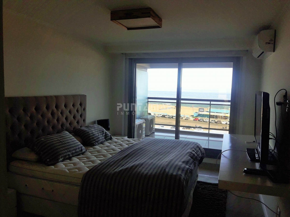 Apartamento ID.210213 - IMPORTANTE DEPARTAMENTO DE 3 DORMITORIOS EN SUITE CON VISTA AL MAR EN EDIFICIO DE GRAN CATEGORIA 