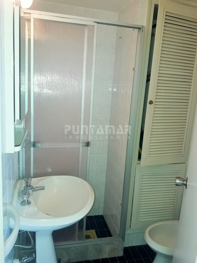 Apartamento ID.1409 - TORRE UBICADA EN PENÍNSULA, AMPLIO LIVING COMEDOR , SON TRES DORMITORIOS, DOS BAÑOS, COCINA Y GARAGE 