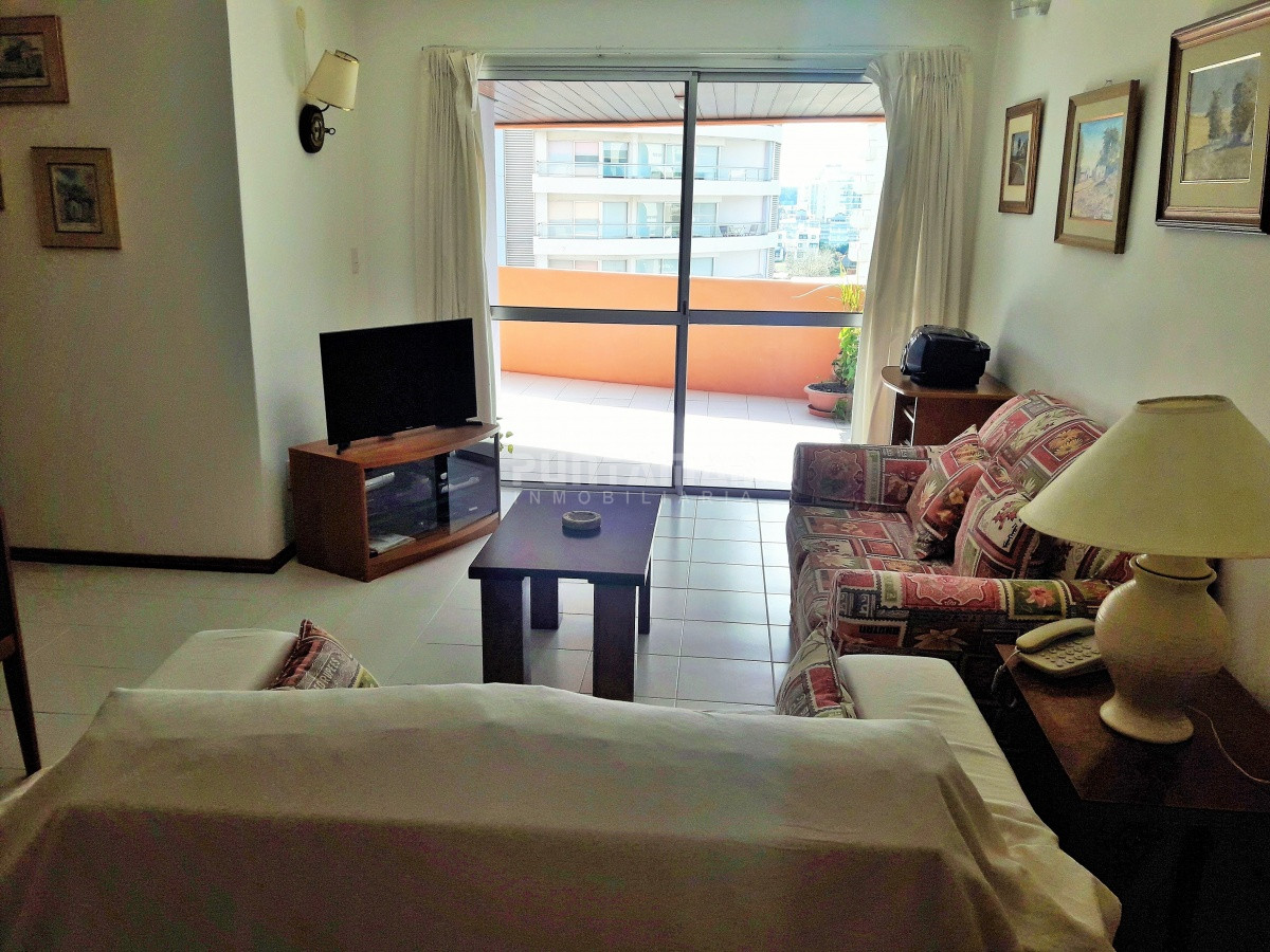 Apartamento ID.211838 - MUY LINDO APARTAMENTO , PISO ALTO CON VISTA LATERAL HACIA PLAYA BRAVA, LIVING COMEDOR CON ACCESO A TERRAZA AMPLIA Y LUMINOSA.