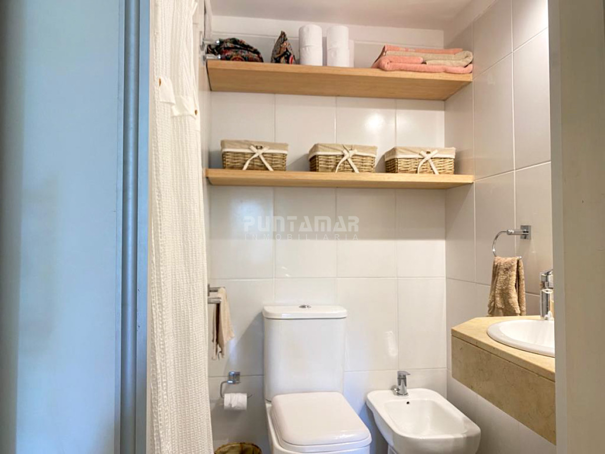 Apartamento ID.213073 - OPORTUNIDAD APARTAMENTO 2 DORM CON TERRAZA A 1 CUADRA DEL MAR