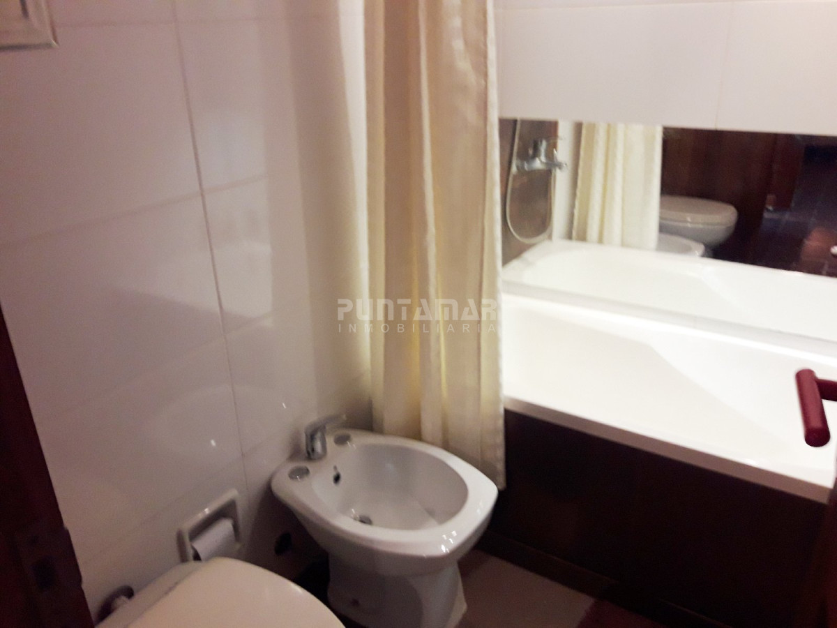 Apartamento ID.1274 - APARTAMENTO DE 3 DORMITORIOS EN LA PENÍNSULA CON BALCON AL FRENTE Y VISTA AL MAR