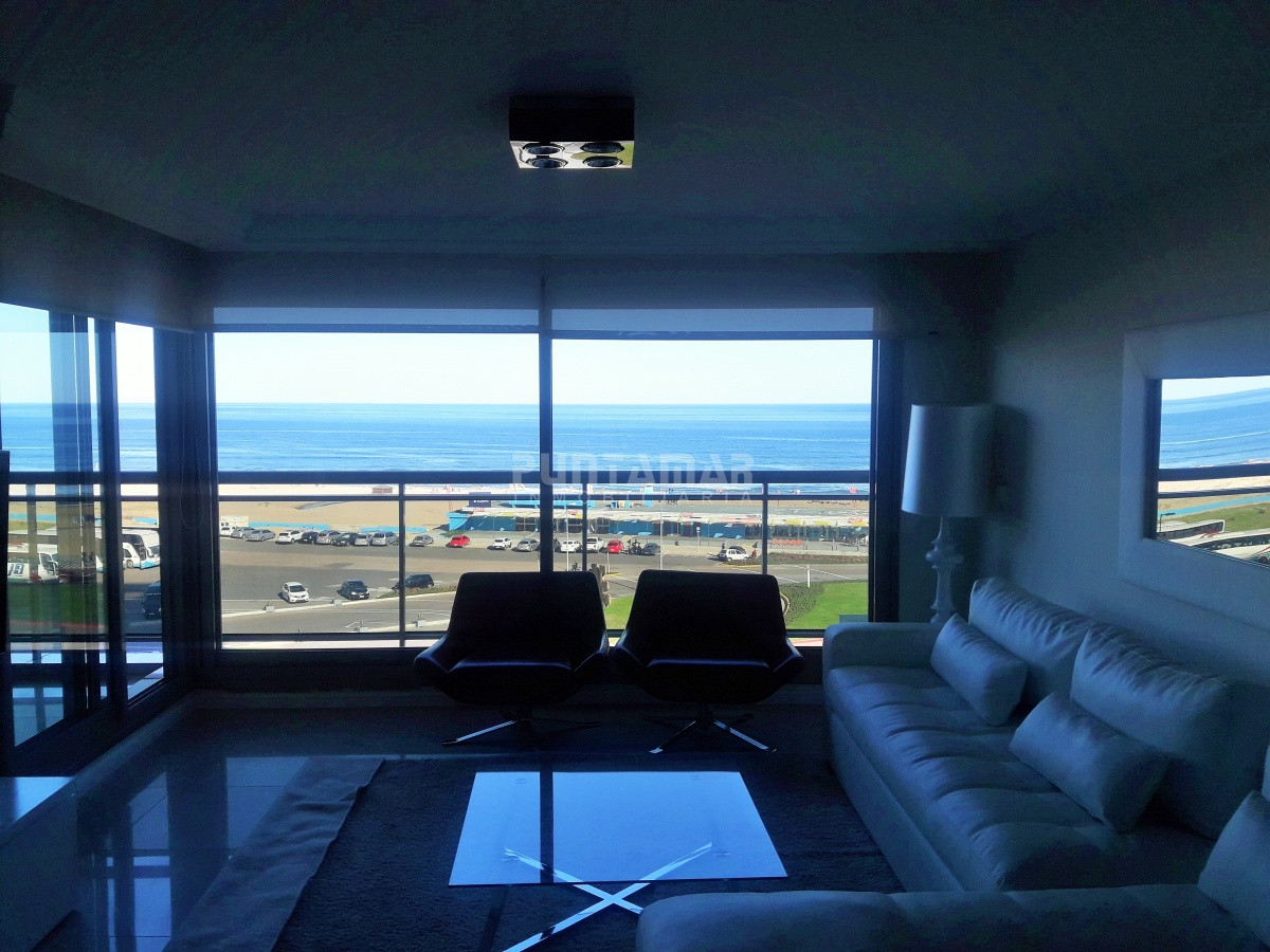 Apartamento ID.210213 - IMPORTANTE DEPARTAMENTO DE 3 DORMITORIOS EN SUITE CON VISTA AL MAR EN EDIFICIO DE GRAN CATEGORIA 