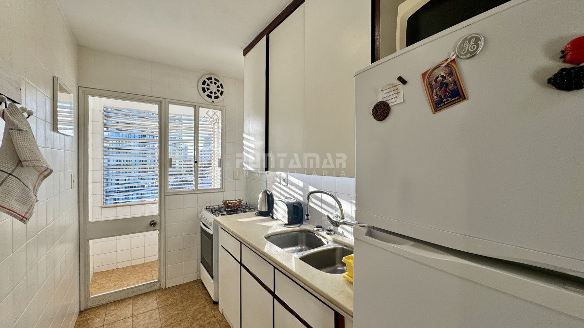 Apartamento ID.213542 - HERMOSO APARTAMENTO DE 1 DORMITORIO PRIMERA AL MAR LINEA EN PUNTA DEL ESTE 