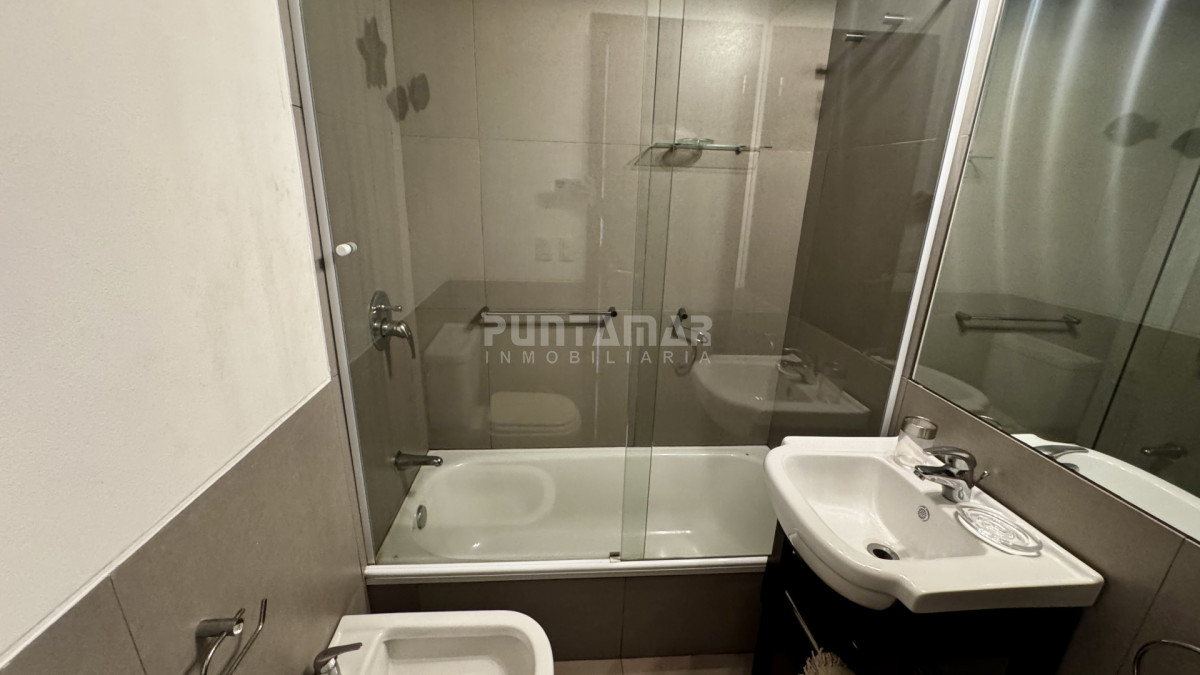 Apartamento ID.213853 - ALQUILER HERMOSO TRIPLEX CON VISTA AL MAR EN LA BARRA