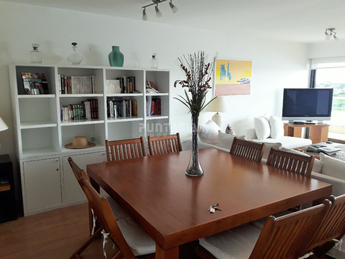 Apartamento ID.211775 - DIVINO DUPLEX DE TRES DORMITORIOS, AMPLIA TERRAZA Y UNA VISTA INCREÍBLE HACIA EL MAR
