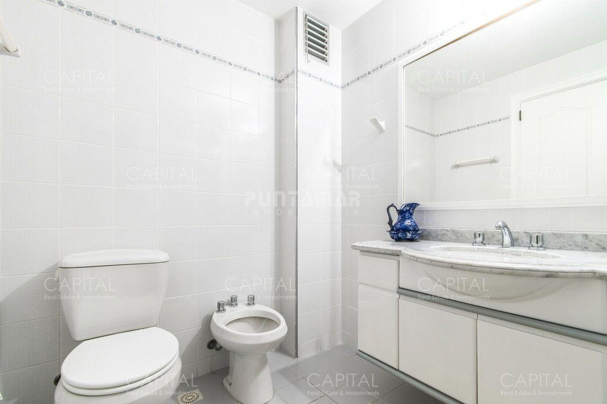 Apartamento ID.213501 - ALQUILER DEPARTAMENTO DE 2 DORMS - PISO 11 A PASOS DEL MAR - PLAYA MANSA