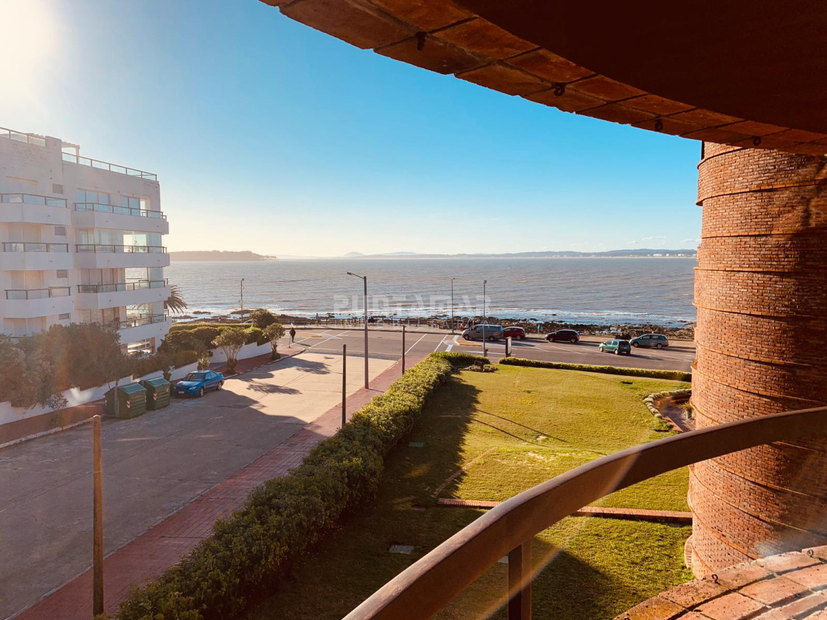 Apartamento ID.213406 - Departamento frente al mar en playa mansa, Peninsula