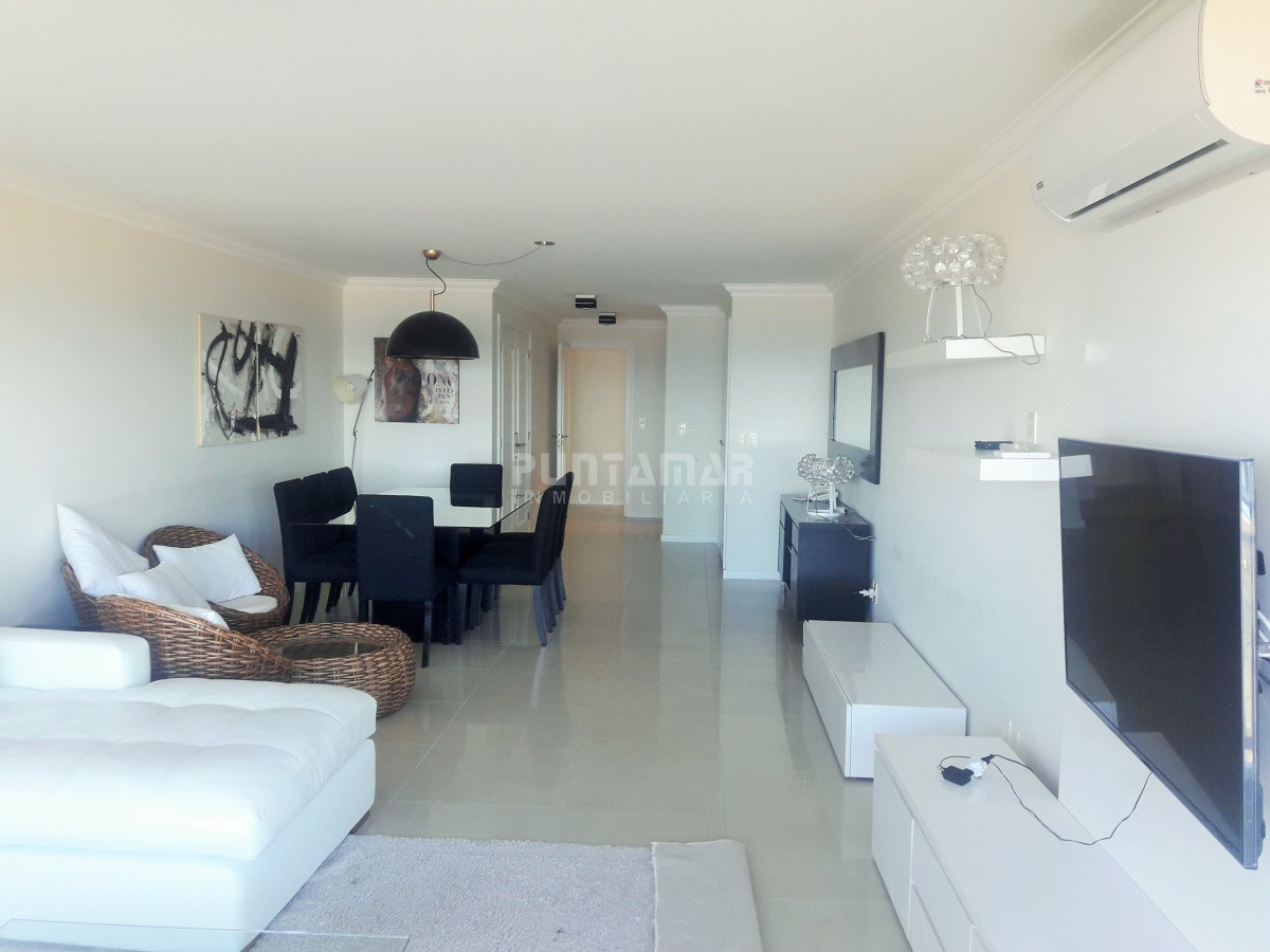 Apartamento ID.210213 - IMPORTANTE DEPARTAMENTO DE 3 DORMITORIOS EN SUITE CON VISTA AL MAR EN EDIFICIO DE GRAN CATEGORIA 