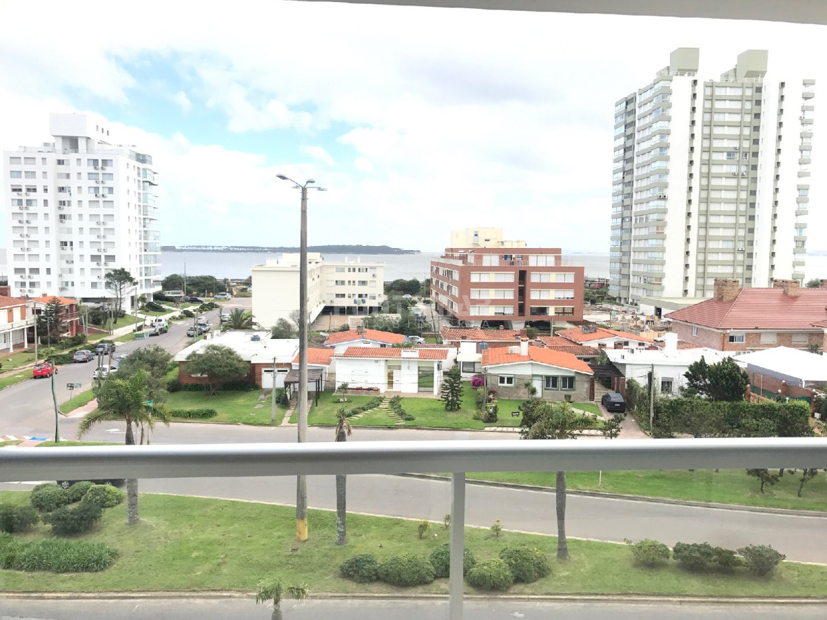 Apartamento ID.211635 - DEPARTAMENTO CON EXCELENTE VISTA A PLAYA MANSA 