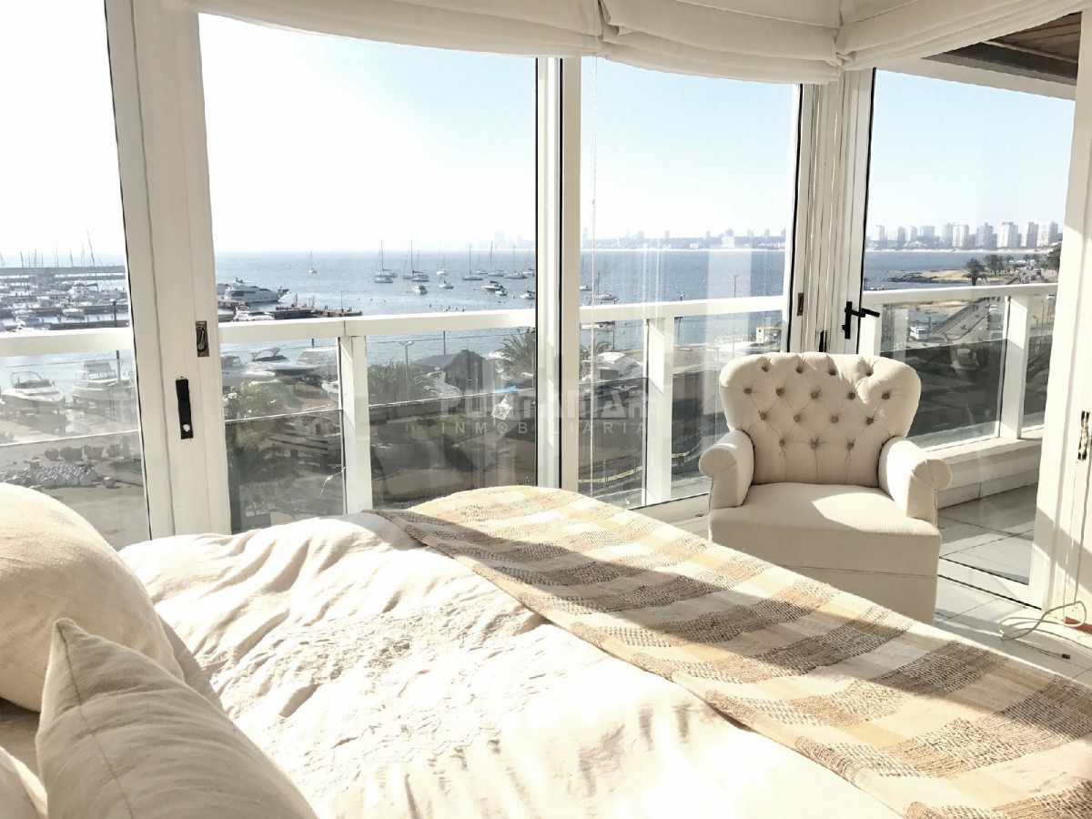 Apartamento ID.210198 - Muy bueno y amplio. Frente al puerto