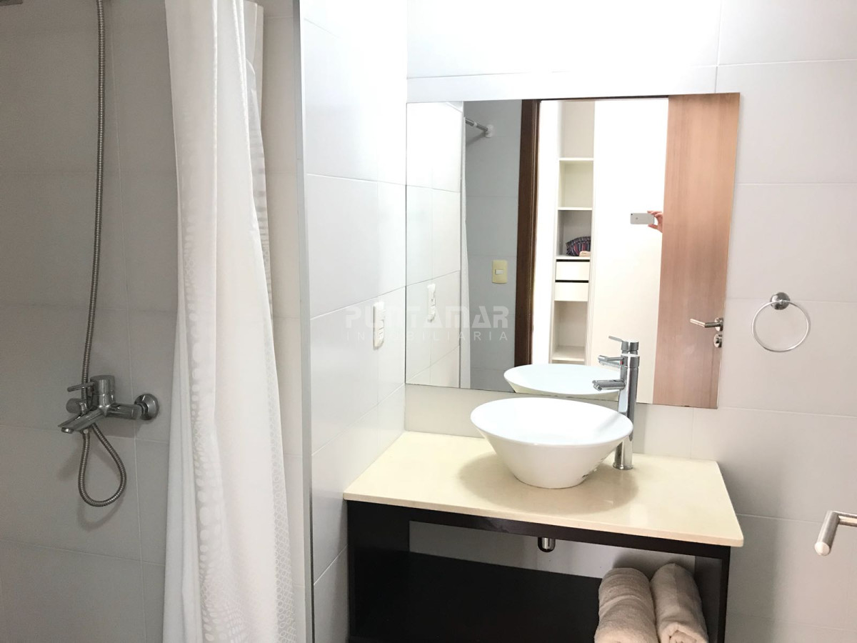 Apartamento ID.211840 - DIVINO APARTAMENTO UBICADO EN PLANTA BAJA CON TERRAZA AL PARQUE , PARRILLERO PROPIO Y  VISTA PANORAMICA HACIA LA PLAYA Y PUESTA DE SOL.