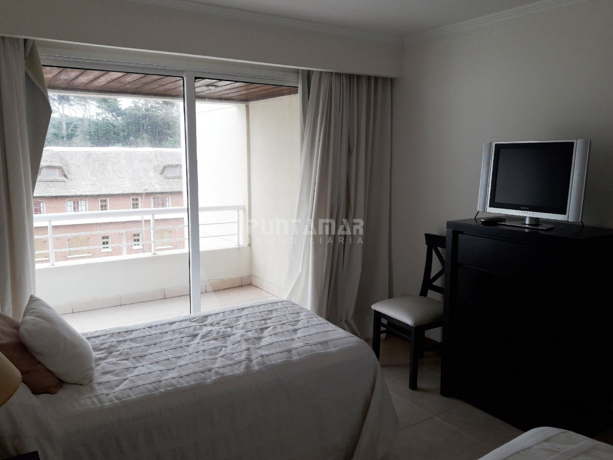 Apartamento ID.211700 - DIVINO PENTHOUSE SOBRE LA PLAYA BRAVA FRENTE AL MAR, TERRAZA DE USO EXCLUSIVO CON UN LIVING COMEDOR AMPLIO Y PARRILLERO PROPIO