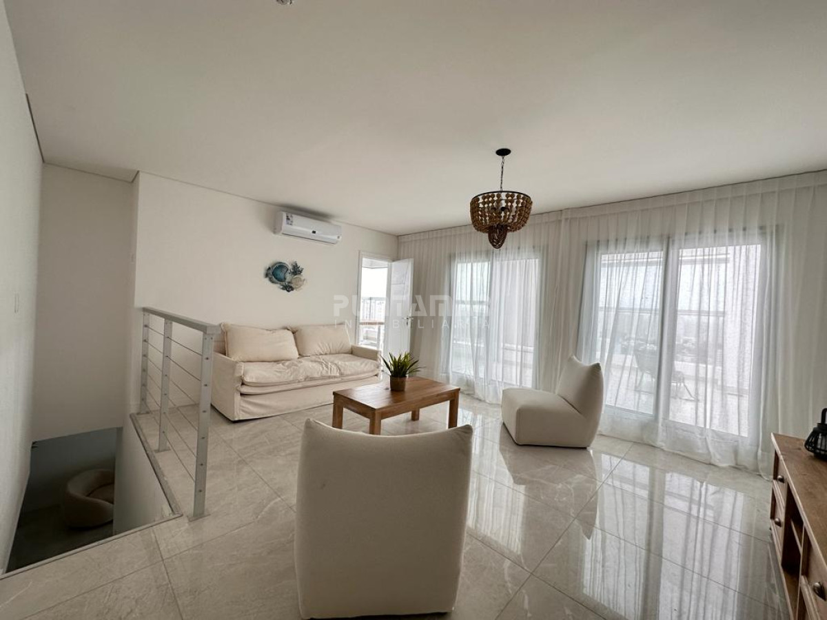 Apartamento ID.213175 - ALQUILER ESPECTACULAR PENTHOUSE EN TORRE DE CATEGORÍA EN PUNTA DEL ESTE 