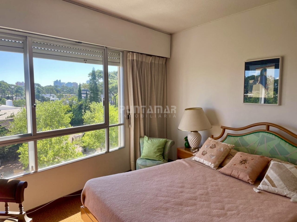 Apartamento ID.213655 - ALQUILER ANUAL DE APARTAMENTO DE 4 DORMITORIOS. PUNTA DEL ESTE