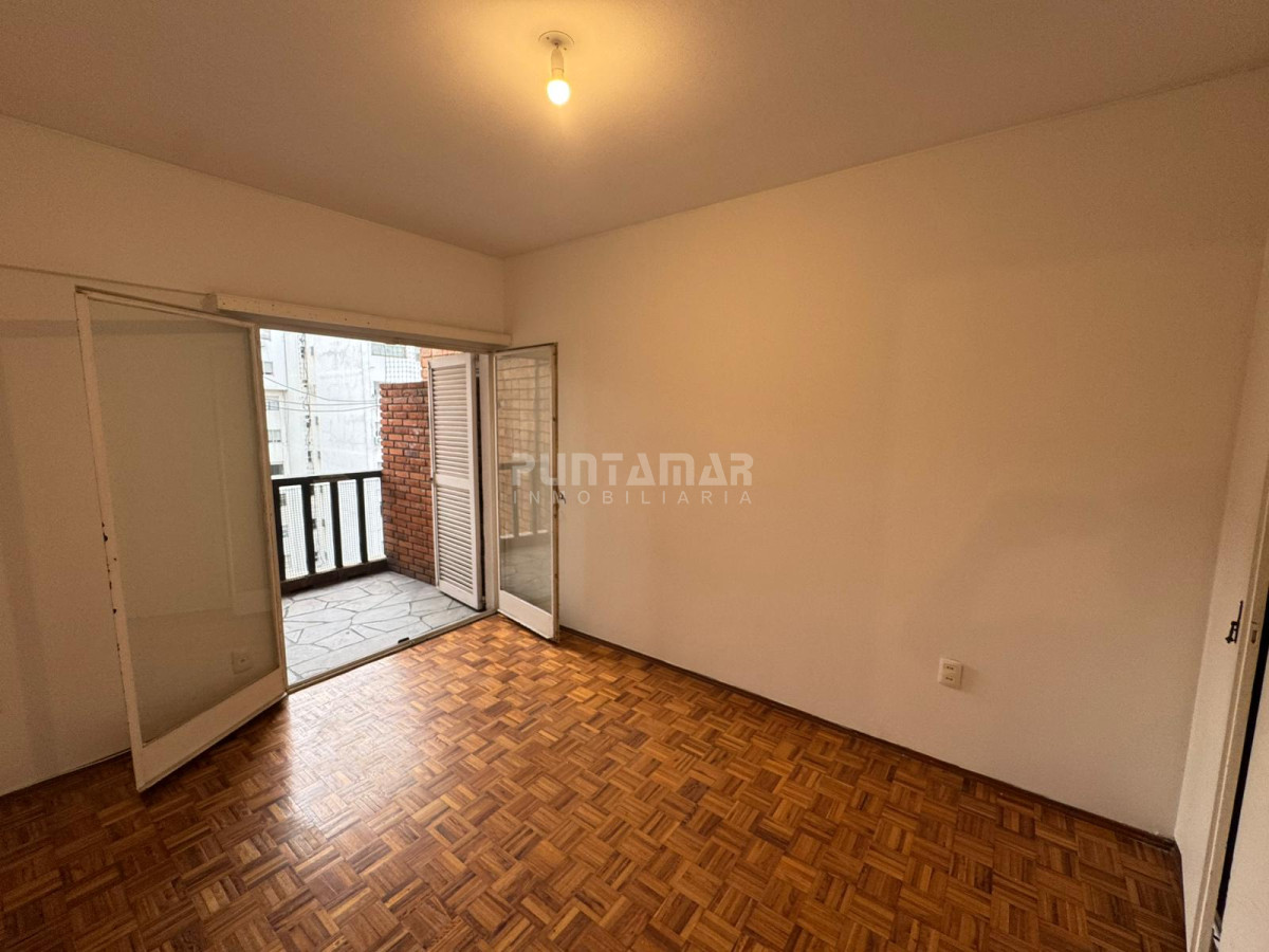 Apartamento ID.213675 - OPORTUNIDAD VENTA APARTAMENTO 2  DORMITORIOS EN POCITOS 100 METROS DE LA RAMBLA