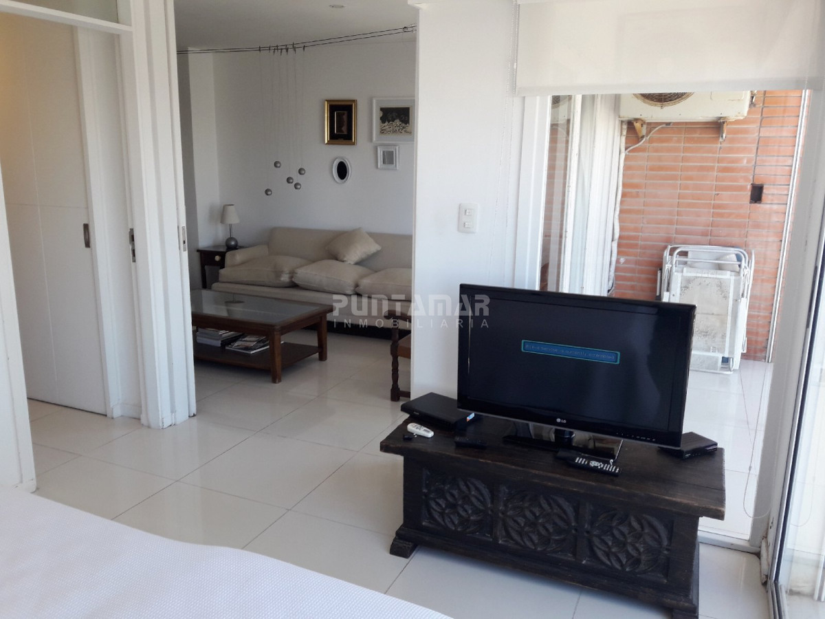 Apartamento ID.1271 - LINDO APARTAMENTO UBICADO EN PENINSULA, UN DORMITORIO, TERRAZA CON VISTA HACIA EL MAR Y MUY LUMINOSO.!!