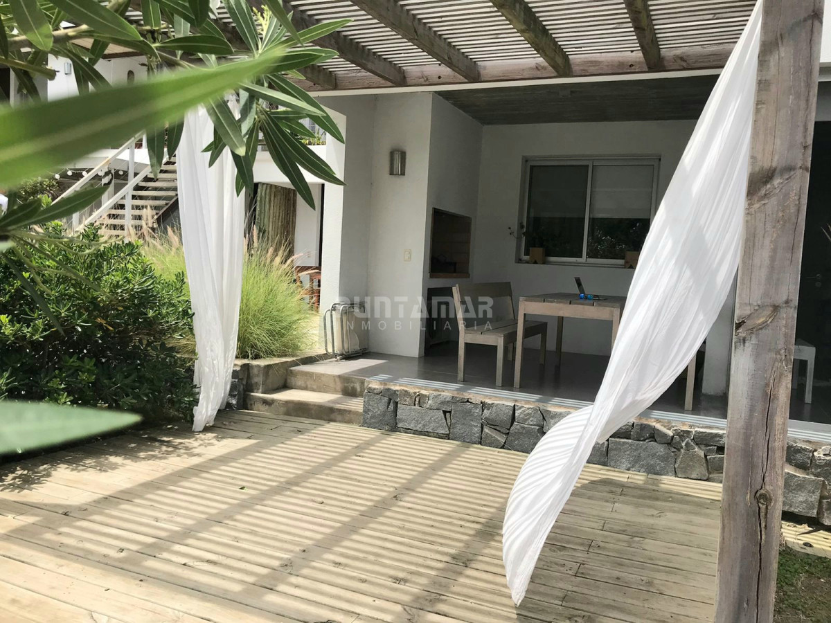 Apartamento ID.212773 - DUPLEX DE 3 DORMITORIOS EN MANANTIALES CON PARRILLERO PROPIO