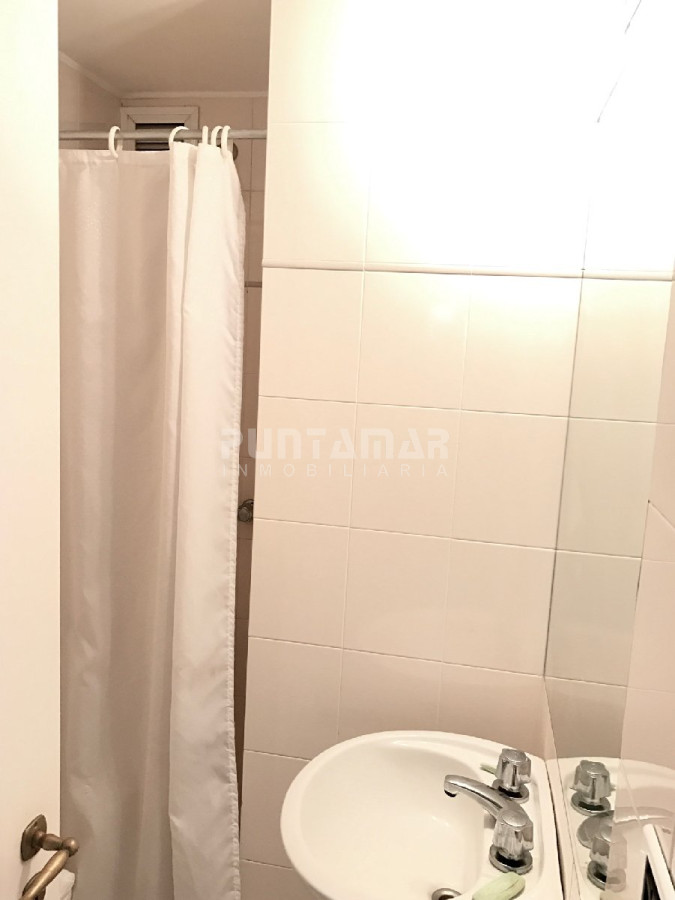 Apartamento ID.210198 - Muy bueno y amplio. Frente al puerto