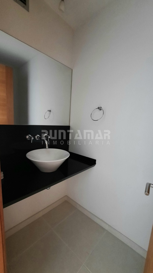 Apartamento ID.211769 - DEPARTAMENTO EN TORRE DE CATEGORIA CON VISTA A PLAYA MANSA