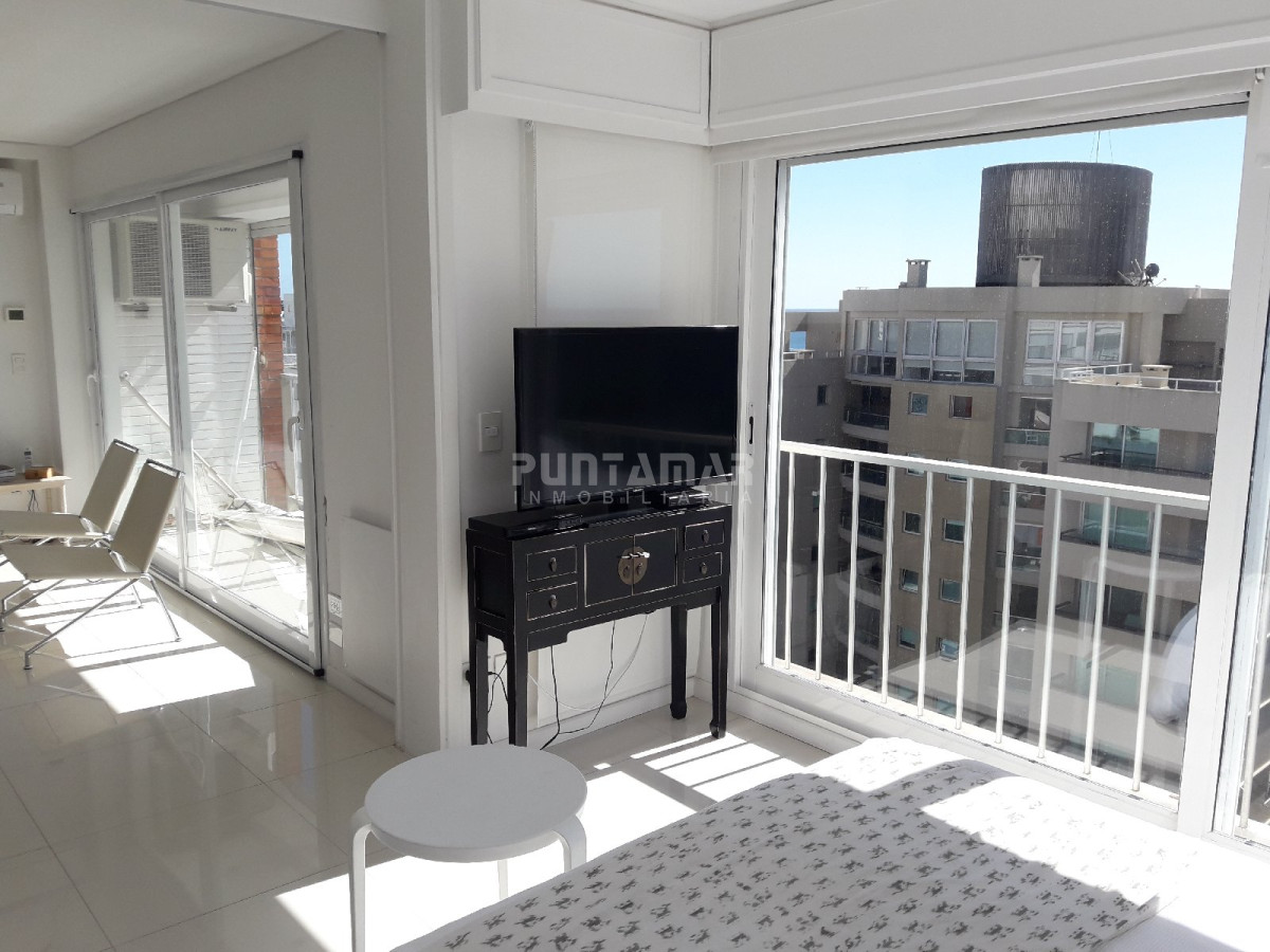Apartamento ID.211651 - DIVINO APARTAMENTO EN ZONA DE PENINSULA, TERRAZA CON UNA VISTA INCREIBLE Y MUY LUMINOSO, A PASOS DEL PUERTO Y PLAYA..!!!