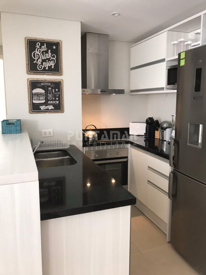 Apartamento ID.211984 - APARTAMENTO EN ALQUILER CON UN LINDO PATIO CON PARRILLERO Y JARDIN SUPER DISFRUTABLE. 