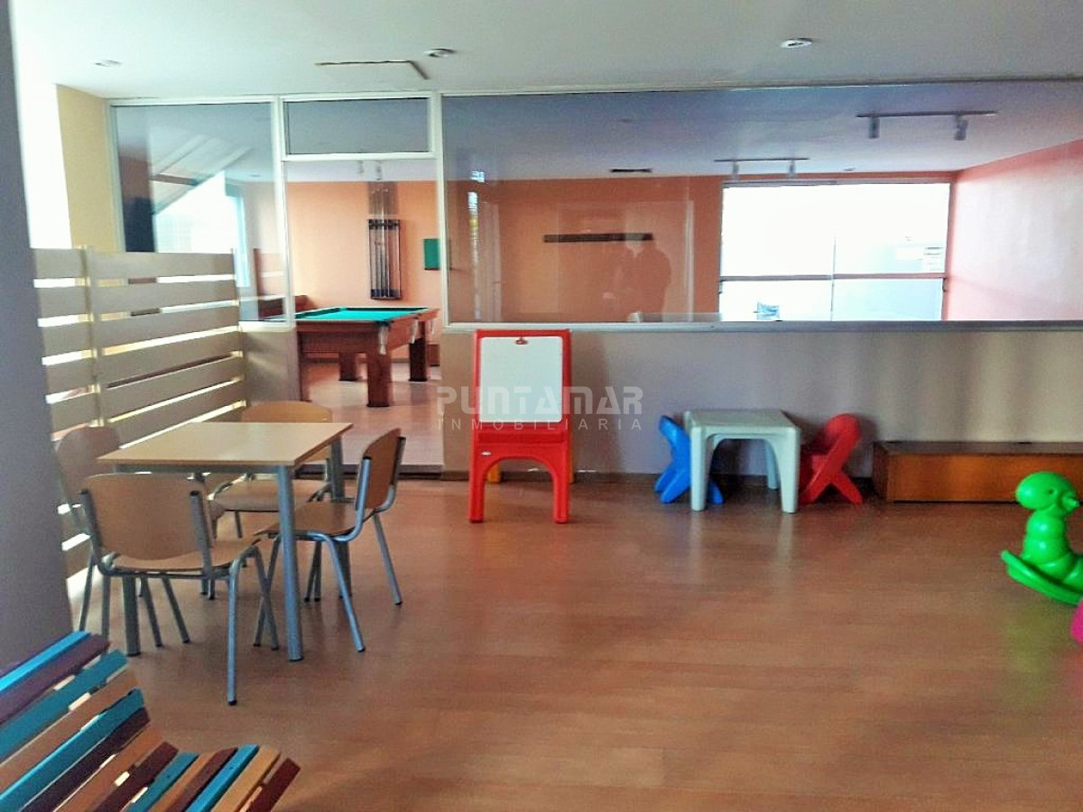 Apartamento ID.211838 - MUY LINDO APARTAMENTO , PISO ALTO CON VISTA LATERAL HACIA PLAYA BRAVA, LIVING COMEDOR CON ACCESO A TERRAZA AMPLIA Y LUMINOSA.