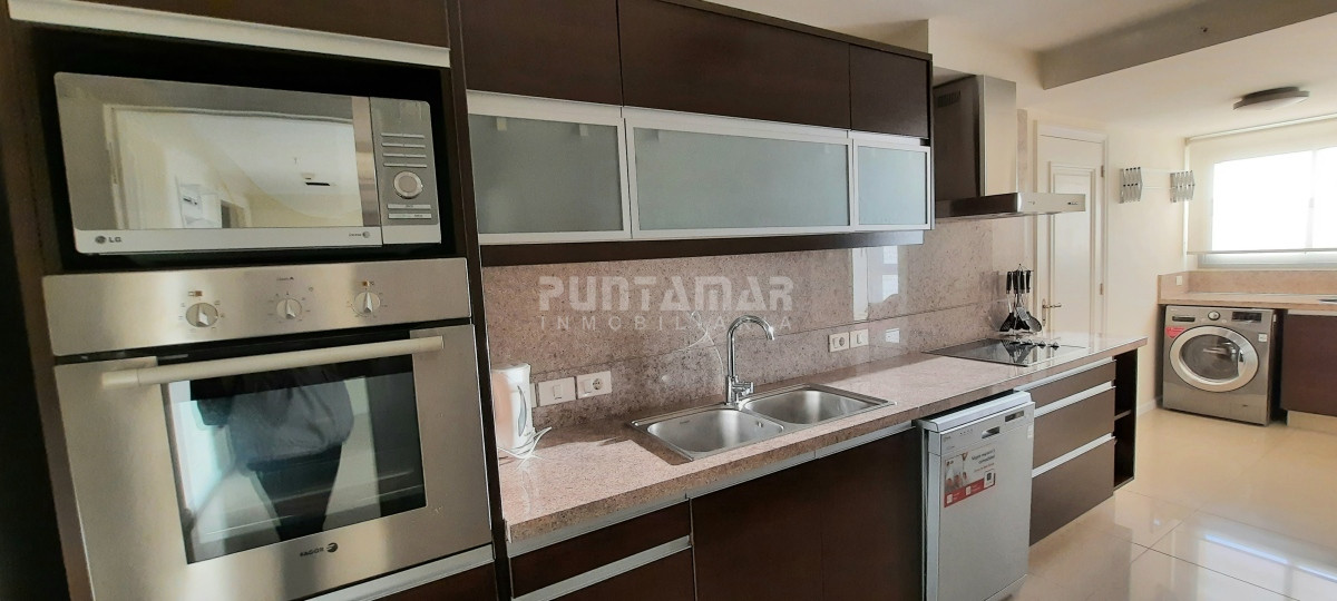 Apartamento ID.213329 - IMPORTANTE DEPARTAMENTO DE 3 DORMITORIOS EN SUITE EN EDIFICIO DE CATEGORIA