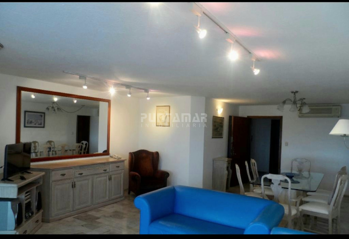 Apartamento ID.213390 - DEPARTAMENTO DE 4 DORMITORIOS EN ZONA ROOSEVELT 
