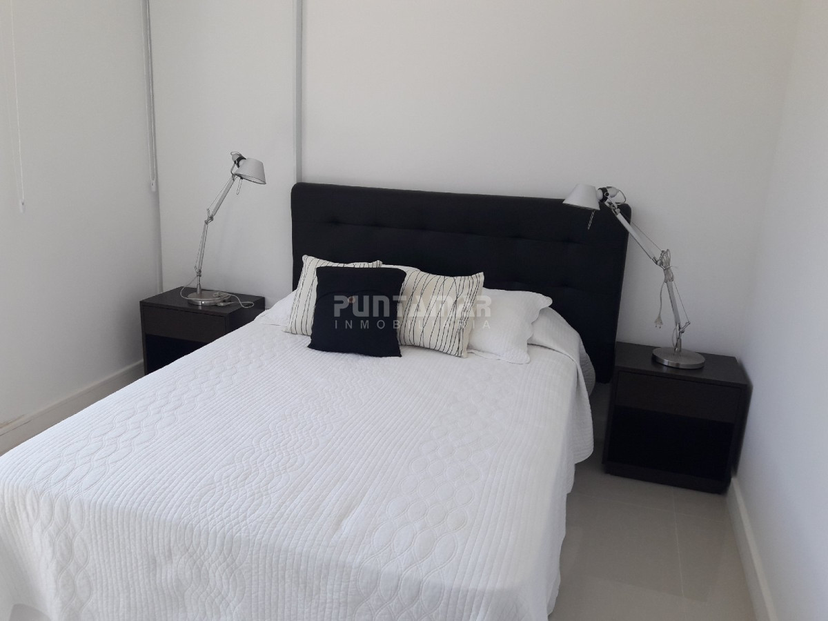 Apartamento ID.211707 - DUPLEX DE TRES DORMITORIOS, DOS TERRAZAS AMPLIAS , UNA DE ELLAS CON PARRILLERO PROPIO, UBICADO EN ZONA DE PLAYA BRAVA A METROS DEL MAR