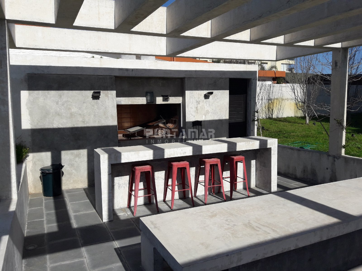 Apartamento ID.211721 - APARTAMENTO UBICADO EN ZONA DE PLAYA MANSA FRENTE AL MAR, TERRAZA AL FRENTE CON MUY BUENA VISTA HACIA LA PLAYA