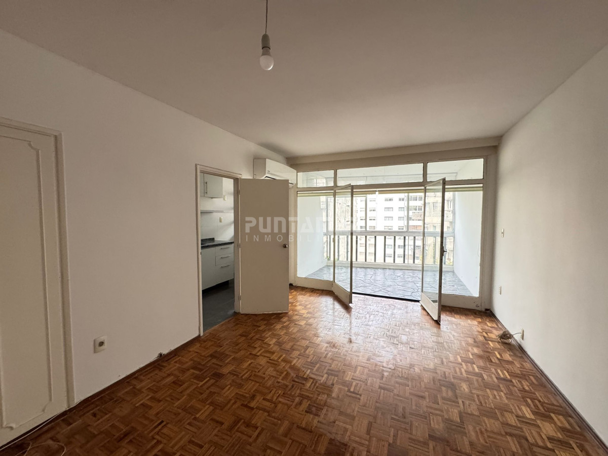 Apartamento ID.213675 - OPORTUNIDAD VENTA APARTAMENTO 2  DORMITORIOS EN POCITOS 100 METROS DE LA RAMBLA
