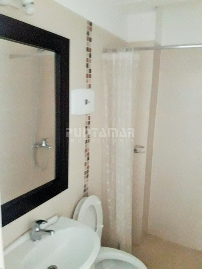 Apartamento ID.211898 - APARTAMENTO EN ALQUILER CERCA DE PLAYA BRAVA, DOS DORMITORIOS, TERRAZA COMODA CON PARRILLERO PROPIO, PISCINA DE USO COMUN , COCHERA Y PORTERIA.