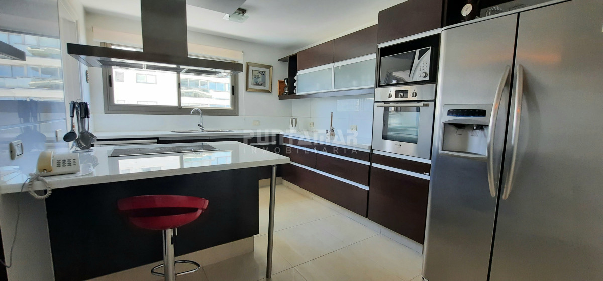 Apartamento ID.1357 - IMPORTANTE DEPARTAMENTO DE 3 DORMITORIOS EN SUITE EN EDIFICIO DE CATEGORIA