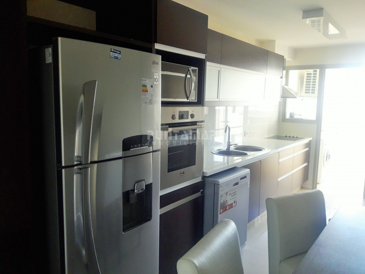 Apartamento ID.210213 - IMPORTANTE DEPARTAMENTO DE 3 DORMITORIOS EN SUITE CON VISTA AL MAR EN EDIFICIO DE GRAN CATEGORIA 
