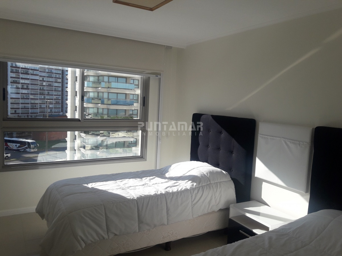 Apartamento ID.210213 - IMPORTANTE DEPARTAMENTO DE 3 DORMITORIOS EN SUITE CON VISTA AL MAR EN EDIFICIO DE GRAN CATEGORIA 