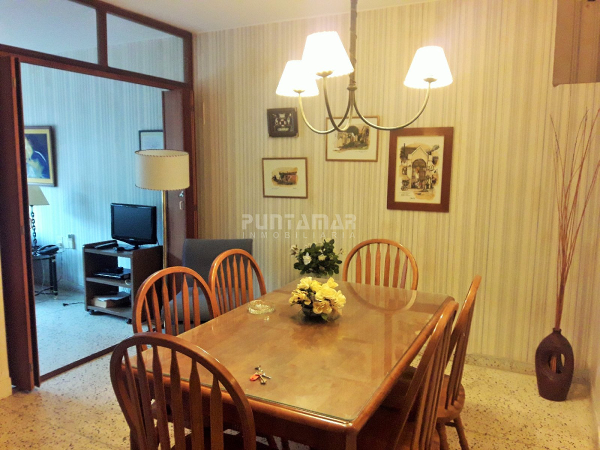 Apartamento ID.1267 - APARTAMENTO DE UN DORMITORIO UBICADO EN LA PENINSULA, CUENTA CON COCHERA Y GASTOS COMUNES BAJOS