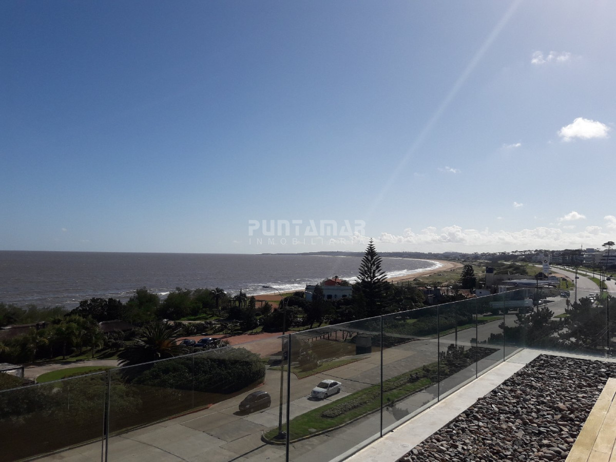 Apartamento ID.211721 - APARTAMENTO UBICADO EN ZONA DE PLAYA MANSA FRENTE AL MAR, TERRAZA AL FRENTE CON MUY BUENA VISTA HACIA LA PLAYA
