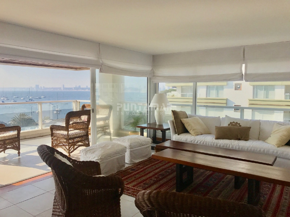Apartamento ID.210198 - Muy bueno y amplio. Frente al puerto