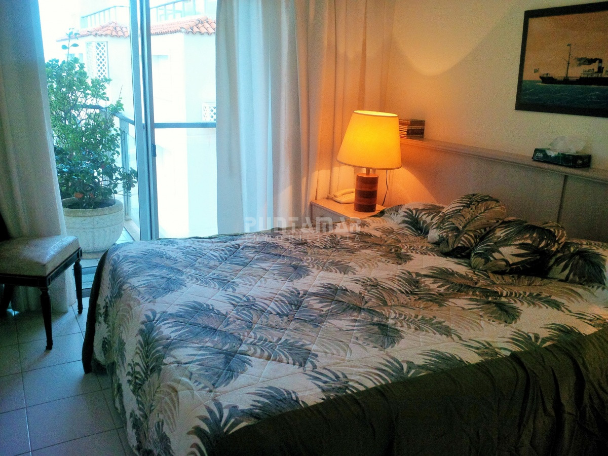 Apartamento ID.1290 - Departamento en alquiler en Peninsula, vista al mar, playa brava