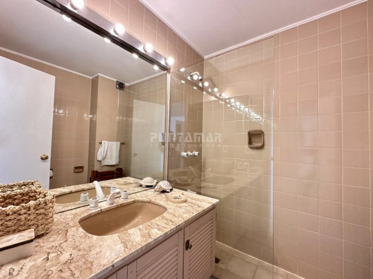 Apartamento ID.213127 - FRENTE AL PUERTO DE PUNTA DEL ESTE, DEPARTAMENTO PENTHOUSE DUPLEX EN ALQUILER