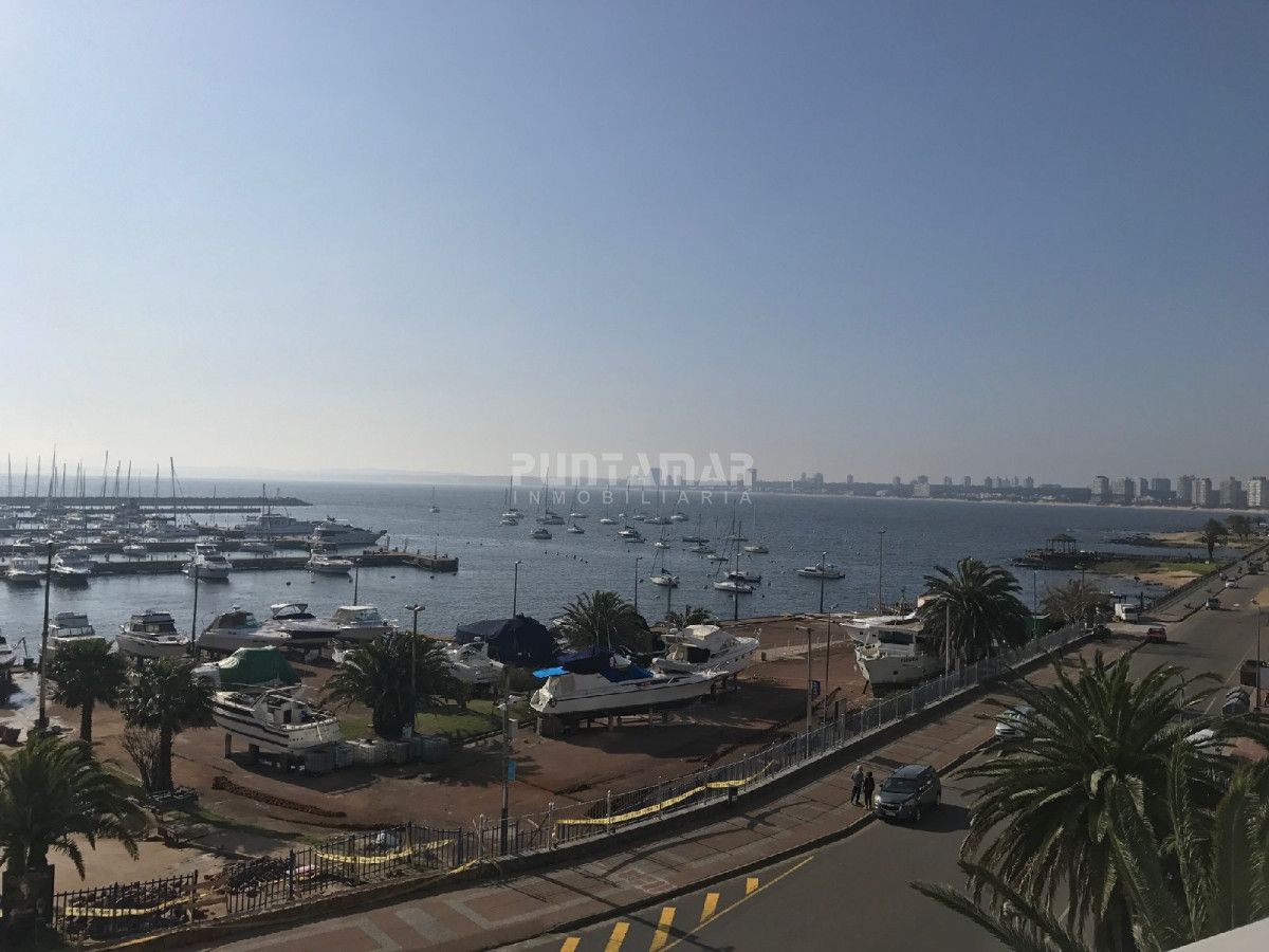 Apartamento ID.210198 - Muy bueno y amplio. Frente al puerto