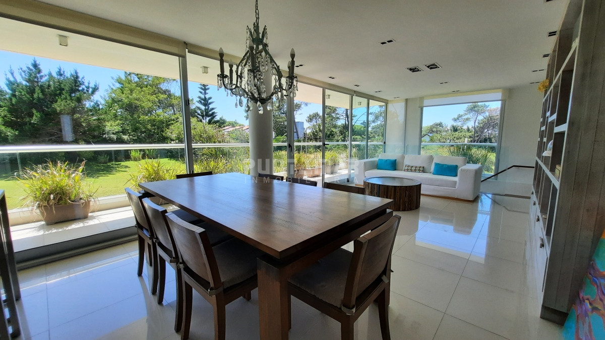 Apartamento ID.213182 - EXCLUSIVO DEPARTAMENTO DE 3 DORMITORIOS CON DEPENDENCIA EN LA BRAVA