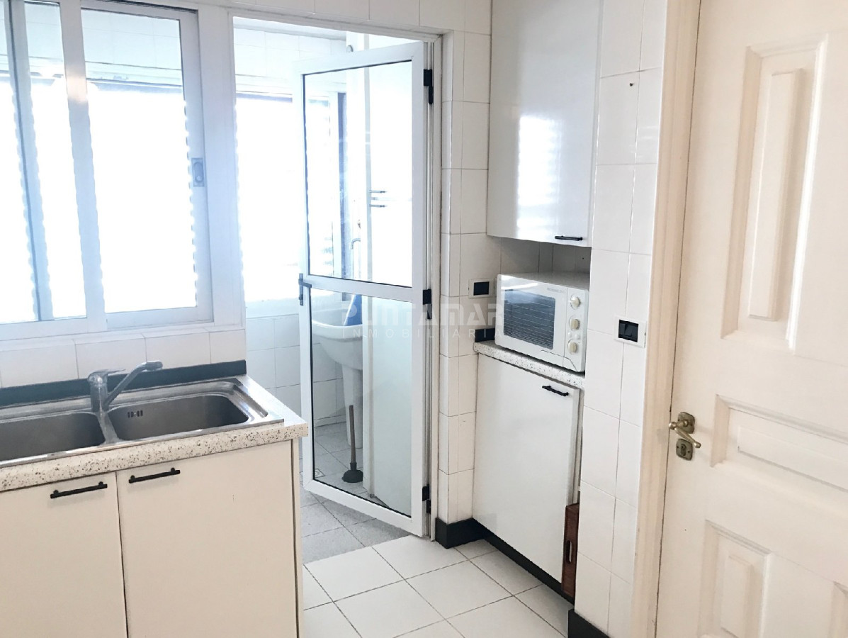 Apartamento ID.210198 - Muy bueno y amplio. Frente al puerto