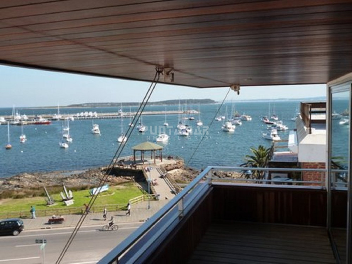 Apartamento ID.1032 - ALQUILER INVERNAL Y TEMPORADA DE VERANO, FRENTE AL PUERTO DE PUNTA DEL ESTE, CON HERMOSA VISTA AL MAR 