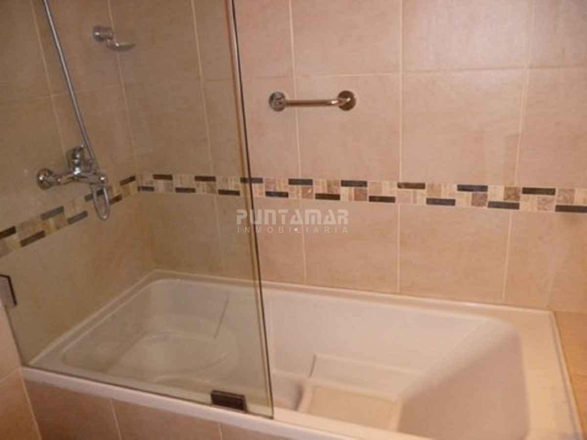 Apartamento ID.1032 - ALQUILER INVERNAL Y TEMPORADA DE VERANO, FRENTE AL PUERTO DE PUNTA DEL ESTE, CON HERMOSA VISTA AL MAR 