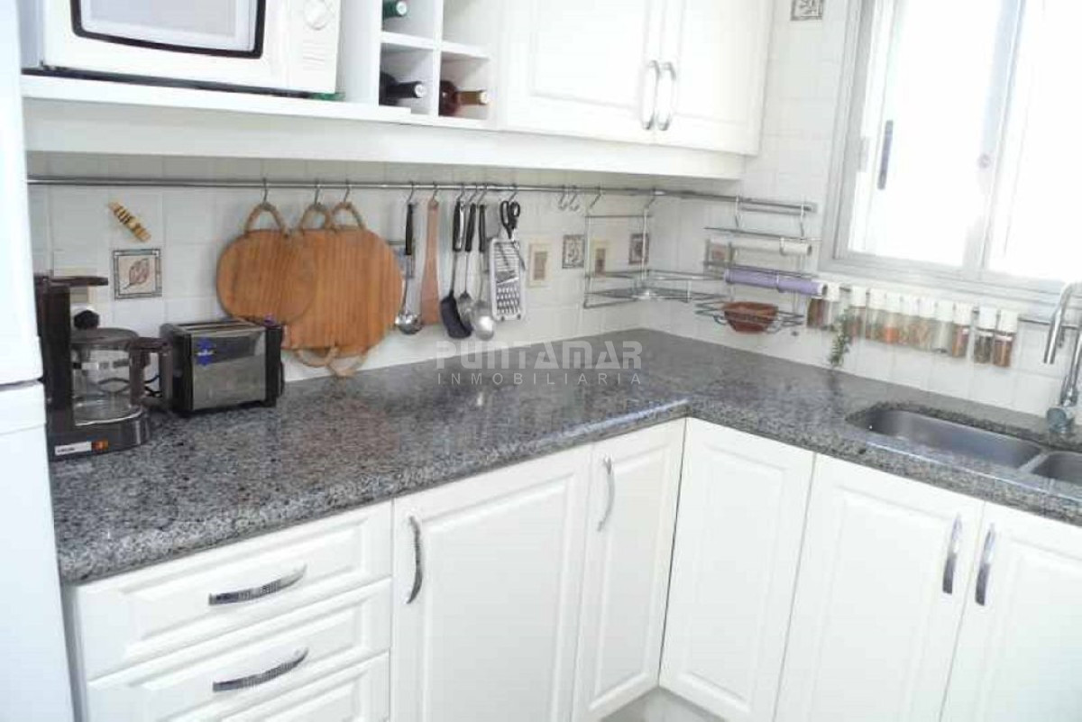 Apartamento ID.1032 - ALQUILER INVERNAL Y TEMPORADA DE VERANO, FRENTE AL PUERTO DE PUNTA DEL ESTE, CON HERMOSA VISTA AL MAR 