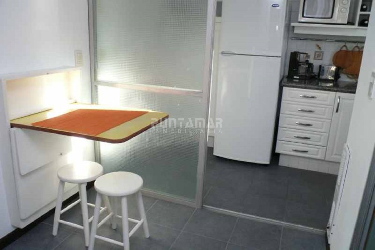 Apartamento ID.1032 - ALQUILER INVERNAL Y TEMPORADA DE VERANO, FRENTE AL PUERTO DE PUNTA DEL ESTE, CON HERMOSA VISTA AL MAR 
