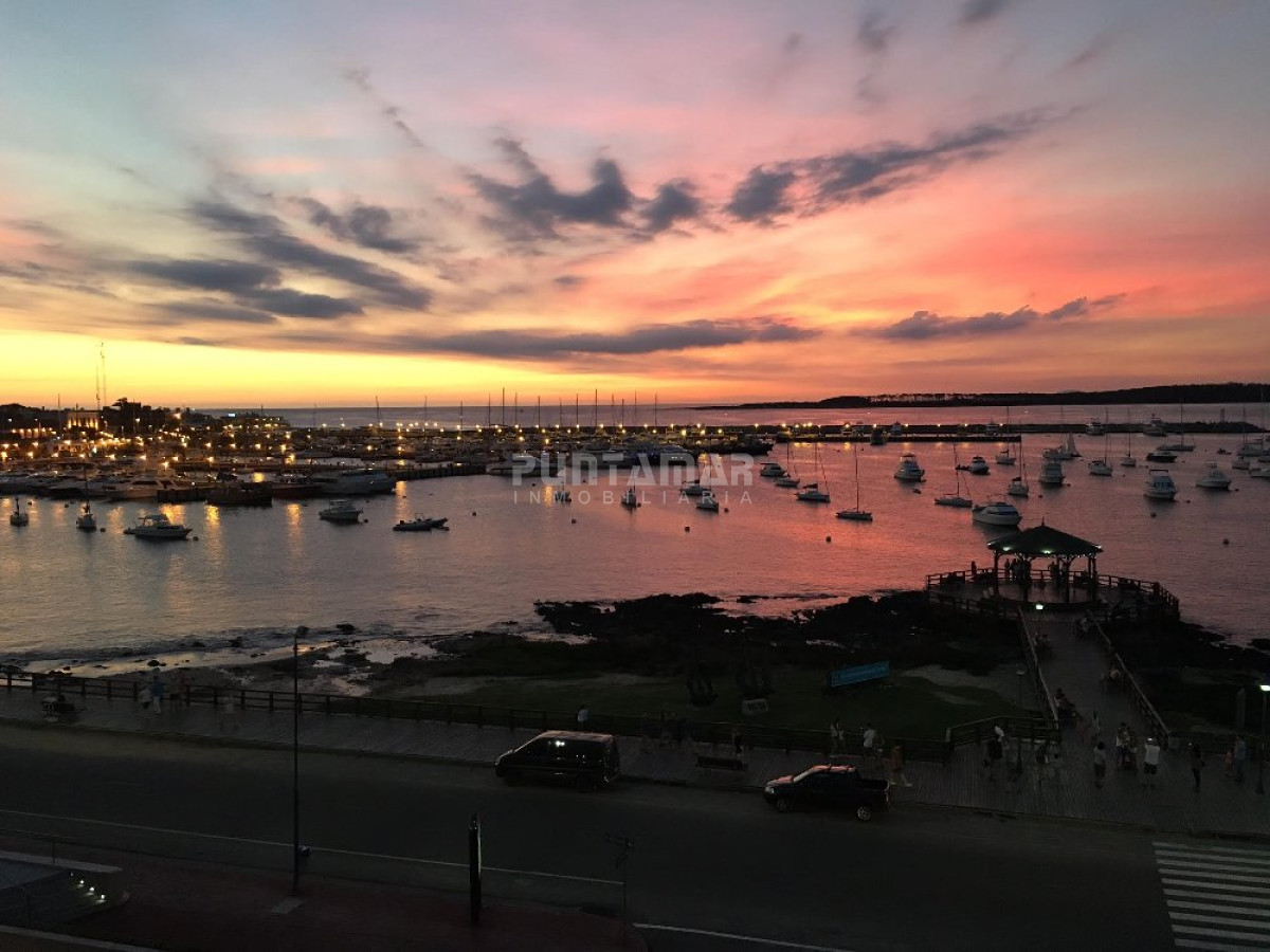 Apartamento ID.1032 - ALQUILER INVERNAL Y TEMPORADA DE VERANO, FRENTE AL PUERTO DE PUNTA DEL ESTE, CON HERMOSA VISTA AL MAR 