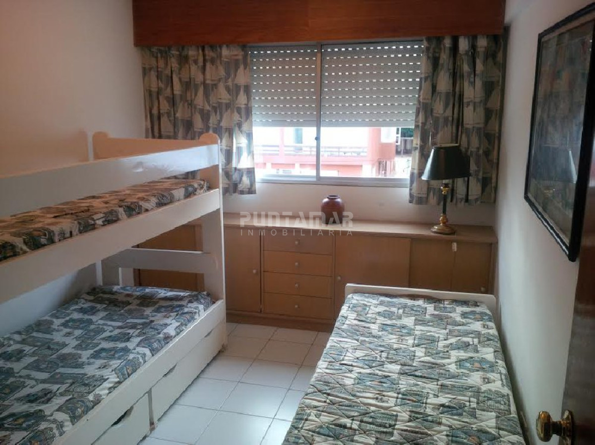 Apartamento ID.1290 - Departamento en alquiler en Peninsula, vista al mar, playa brava