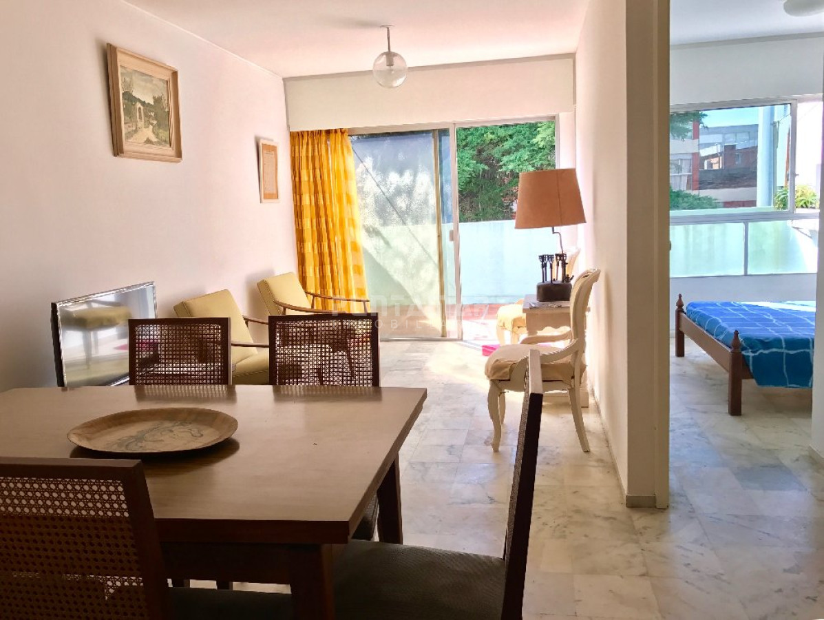 Apartamento ID.1523 - APARTAMENTO UBICADO EN PENÍNSULA  A PASOS DE GORLERO Y PLAYA, UN DORMITORIO Y MEDIO, PATIO CERRADO Y GARAGE.
